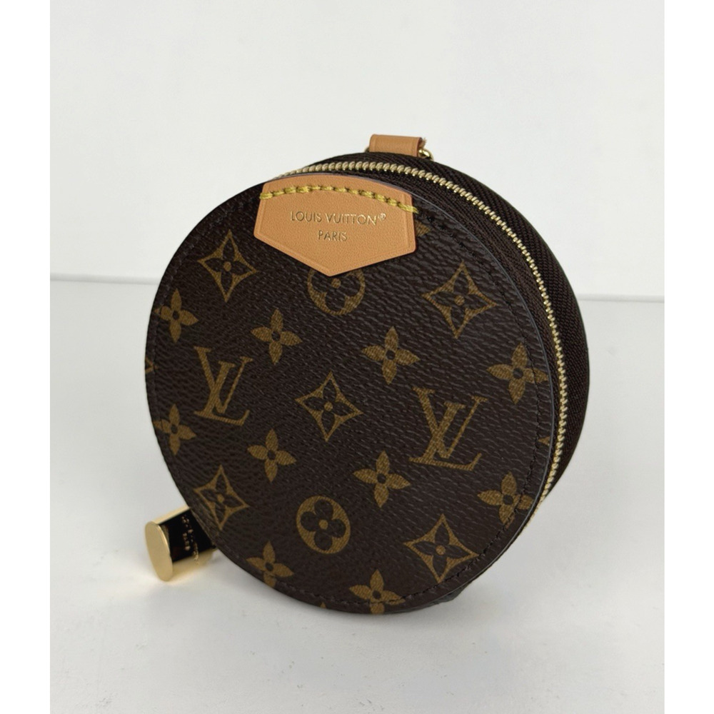Louis Vuitton Eyeshadow Pouch with 2 Brushes in Brown Monogram Canvas K1